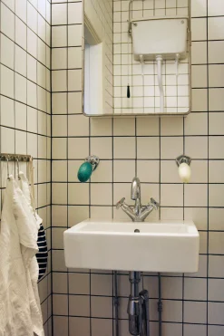 Badrumsskåp plåt större
