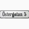Emaljskylt gatunamn vit/svart