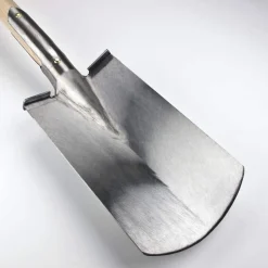 Spade med fotsteg