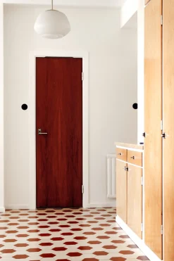 Vägguttag jordat svart bakelit med ring